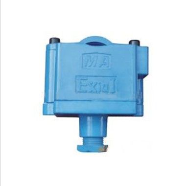 GKT5L設(shè)備開(kāi)停傳感器產(chǎn)品詳情  　　GKT5L設(shè)備開(kāi)停傳感器產(chǎn)品介紹  　　礦用設(shè)備開(kāi)停傳感器主要用于監(jiān)測(cè)煤礦井下機(jī)電設(shè)備(如采煤機(jī)、運(yùn)輸機(jī)、提升機(jī)、破碎機(jī)、局扇、泵站、風(fēng)機(jī)等)的開(kāi)停狀態(tài)，并把檢測(cè)到的設(shè)備開(kāi)停信號(hào)轉(zhuǎn)換成各種標(biāo)準(zhǔn)信號(hào)傳輸給礦井監(jiān)測(cè)系統(tǒng)(或其它向地面?zhèn)魉托畔⒌妮d波設(shè)備等)，GKT5L設(shè)備開(kāi)停傳感器可實(shí)現(xiàn)由地面對(duì)全礦電氣設(shè)備開(kāi)停狀態(tài)進(jìn)行集中連續(xù)自動(dòng)監(jiān)測(cè)。  　　礦用設(shè)備開(kāi)停傳感器是確保礦井安全生產(chǎn)，實(shí)時(shí)監(jiān)測(cè)礦井生產(chǎn)狀況實(shí)用可靠的自動(dòng)化裝備，也可作為統(tǒng)計(jì)各種機(jī)電設(shè)備運(yùn)轉(zhuǎn)好壞、運(yùn)轉(zhuǎn)時(shí)間長(zhǎng)短及設(shè)備利用率的依據(jù)。  　　GKT5L設(shè)備開(kāi)停傳感器優(yōu)點(diǎn)  　　GKT5L設(shè)備開(kāi)停傳感器系礦用本質(zhì)安全型，采用新型優(yōu)化設(shè)計(jì)。礦用設(shè)備開(kāi)停傳感器輸出形式已形成系列，適合與國(guó)內(nèi)外各種監(jiān)測(cè)系統(tǒng)配套，適用于監(jiān)測(cè)供電電流大于5A的各種交流驅(qū)動(dòng)的機(jī)電設(shè)備。GKT5L設(shè)備開(kāi)停傳感器具有結(jié)構(gòu)新穎、安裝使用方便、功耗低、適應(yīng)性強(qiáng)、性能穩(wěn)定可靠、免維護(hù)等特點(diǎn)。  　　GKT5L設(shè)備開(kāi)停傳感器參數(shù)  　　GKT5L設(shè)備開(kāi)停傳感器主要技術(shù)指標(biāo)  　　防爆型式：礦用本質(zhì)安全型  　　防爆標(biāo)志;：ExibI  　　防護(hù)等級(jí)：IP54  　　輸入電源：工作電壓：本安直流8～18V  　　工作電流：≤10mA  　　被測(cè)設(shè)備電流載量：≥5A  　　被測(cè)設(shè)備供電電纜范圍：電纜外徑：ф16～80mm  　　電纜品種：橡套、鋼網(wǎng)、鎧裝及屏蔽等  　　工作方式; 直接卡固在供電電纜外皮上，連續(xù)工作  　　輸出信號(hào)：a、電壓：0/5V  　　b、數(shù)字方式：RS485  　　輸出信號(hào)傳輸距離：≥2Km  　　運(yùn)行顯示：紅、綠二個(gè)LED發(fā)光指示進(jìn)出線(xiàn)口及適用電纜：進(jìn)出線(xiàn)口：二個(gè);  　　電纜外徑：6～12mm。 2芯～4芯  　　外形尺寸：100×70×200mm  　　重量：約50g  　　GKT5L設(shè)備開(kāi)停傳感器實(shí)物圖  　　  GKT5L設(shè)備開(kāi)停傳感器  　　  GKT5L設(shè)備開(kāi)停傳感器  　　  GKT5L設(shè)備開(kāi)停傳感器  　　因產(chǎn)品生產(chǎn)批次、具體型號(hào)不同，以上圖片僅供參考，詳情可聯(lián)系我們的銷(xiāo)售人員進(jìn)行具體核實(shí)