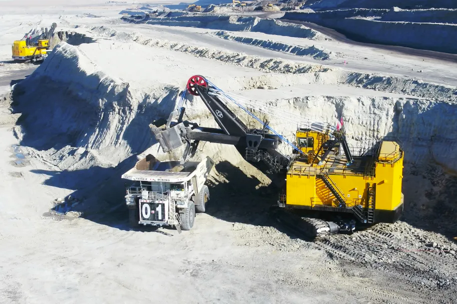 世界首個極寒工況5G+無人駕駛礦用卡車編組試運